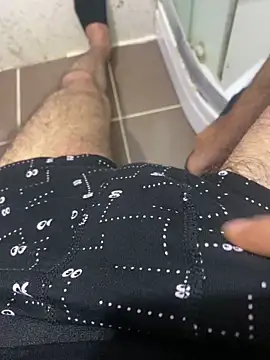 Snapshot of BatchedTracer chatting on 10/31/25, 11:50 BatchedTracer online show from 10/31/25, 11:50