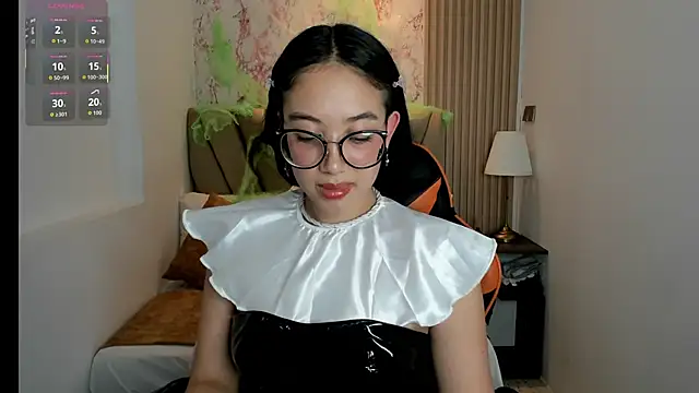 Yuna  Min online show from 10/24/25, 08:27