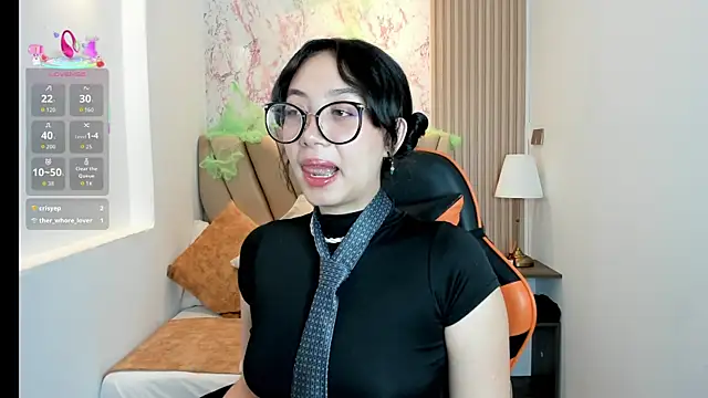 Yuna  Min online show from 10/31/25, 01:12