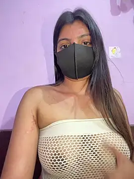 Snapshot of _01ruhi chatting on 10/15/25, 03:56  01ruhi online show from 10/15/25, 03:56