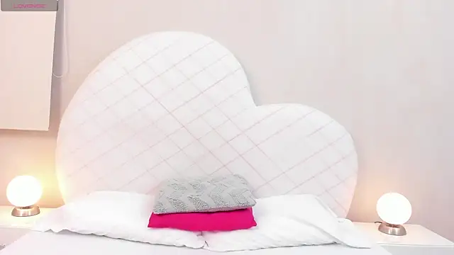 Madii smith online show from 09/28/25, 04:18