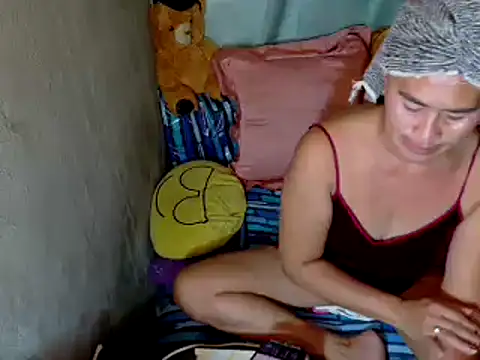 Snapshot of xxloveheart chatting on 10/20/25, 04:46 xxloveheart online show from 10/20/25, 04:46