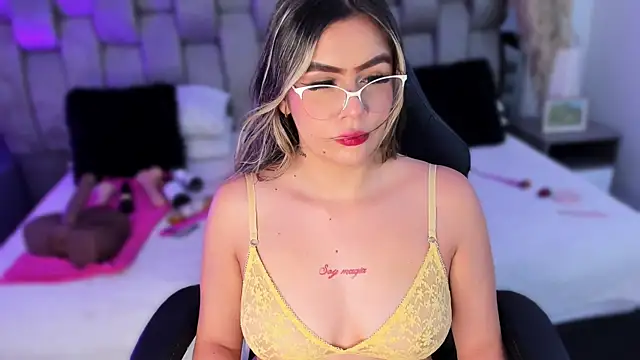 Samarafernandez online show from 10/04/25, 03:48