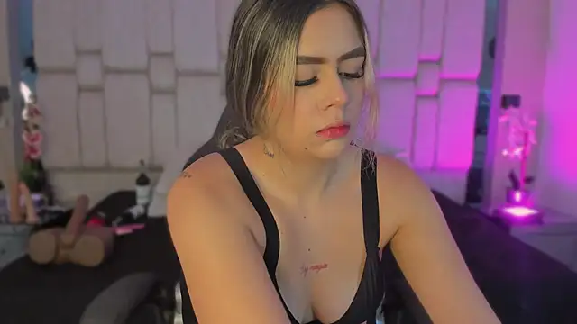 Samarafernandez online show from 10/16/25, 03:29