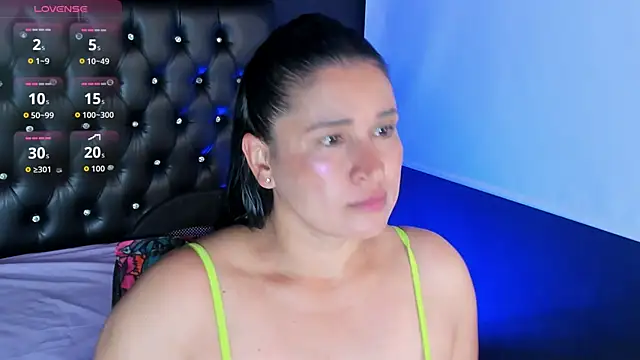 Snapshot of amanda_noir chatting on 11/22/25, 07:24 amanda noir online show from 11/22/25, 07:24