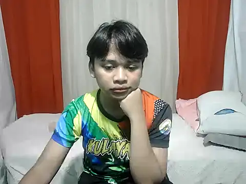 Snapshot of pinaymorena_zeinab chatting on 06/13/26, 06:33 pinaymorena zeinab online show from 06/13/26, 06:33