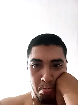 Snapshot of tiburonsinM chatting on 11/02/25, 01:41 tiburonsinM online show from 11/02/25, 01:41