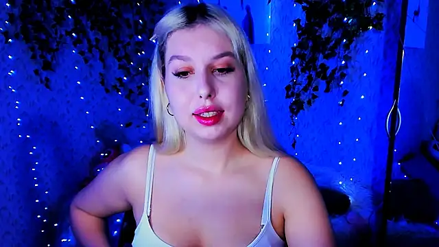 Snapshot of ChloeRicc chatting on 11/14/25, 03:00 ChloeRicc online show from 11/14/25, 03:00