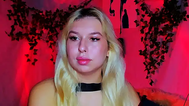 Snapshot of ChloeRicc chatting on 11/24/25, 10:59 ChloeRicc online show from 11/24/25, 10:59