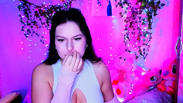 Snapshot of ChloeRicc chatting on 12/13/25, 07:53 ChloeRicc online show from 12/13/25, 07:53