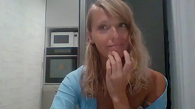 Snapshot of Vexxaa chatting on 10/07/25, 05:10 Vexxaa online show from 10/07/25, 05:10