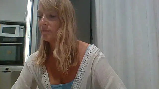 Snapshot of Vexxaa chatting on 10/09/25, 06:28 Vexxaa online show from 10/09/25, 06:28