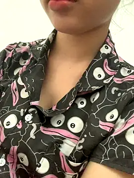 Nguyenha11 online show from 10/01/25, 07:36