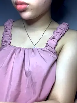 Nguyenha11 online show from 10/30/25, 10:06