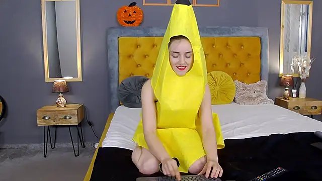 Jessica White  online show from 10/30/25, 04:58