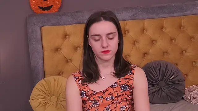 Jessica White  online show from 11/28/25, 04:48