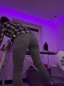 IsabellaEtha online show from 10/10/25, 10:20