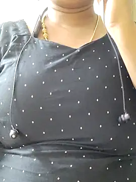 Snapshot of yelmaji91 chatting on 12/17/25, 02:12 yelmaji91 online show from 12/17/25, 02:12