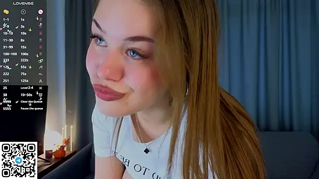 Snapshot of KristiGroune chatting on 10/11/25, 06:12 KristiGroune online show from 10/11/25, 06:12