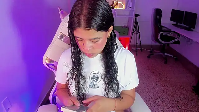 Snapshot of Ivy_nt chatting on 11/14/25, 12:48 Ivy nt online show from 11/14/25, 12:48