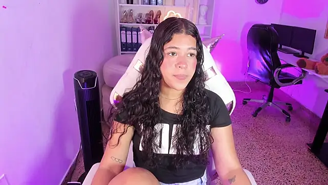 Snapshot of Ivy_nt chatting on 11/30/25, 12:42 Ivy nt online show from 11/30/25, 12:42