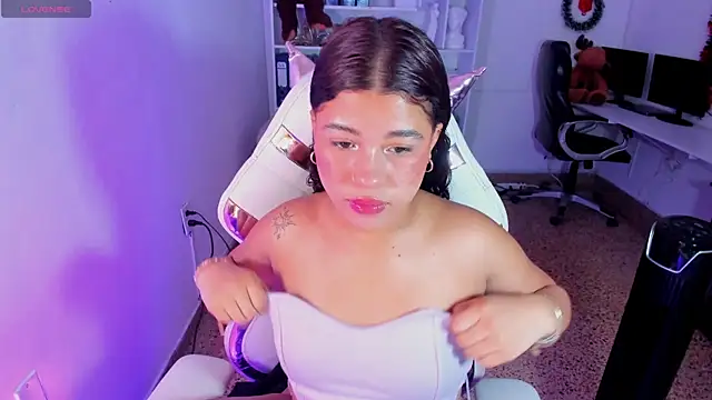 Snapshot of Ivy_nt chatting on 12/05/25, 12:47 Ivy nt online show from 12/05/25, 12:47