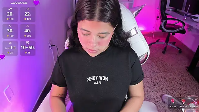 Snapshot of Ivy_nt chatting on 12/13/25, 07:53 Ivy nt online show from 12/13/25, 07:53