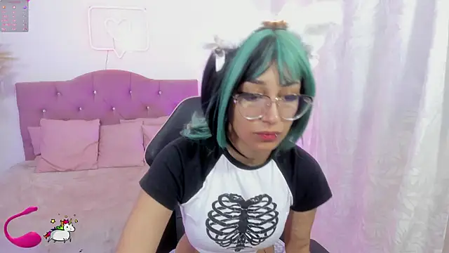 Snapshot of HANNI_TAY chatting on 11/25/25, 11:43 HANNI TAY online show from 11/25/25, 11:43