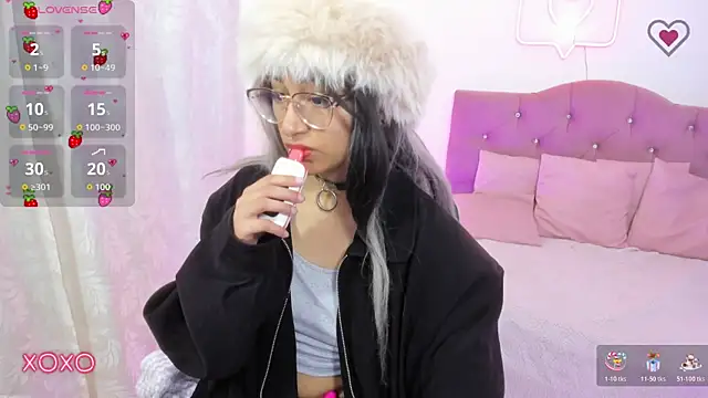 Snapshot of HANNI_TAY chatting on 12/04/25, 11:41 HANNI TAY online show from 12/04/25, 11:41