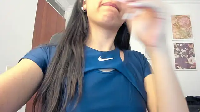 canelleGarces online show from 06/07/26, 11:08