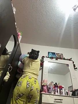 saranghae  online show from 10/15/25, 04:01