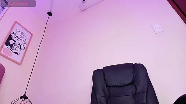 Snapshot of Tamygh_ chatting on 10/09/25, 11:41 Tamygh online show from 10/09/25, 11:41