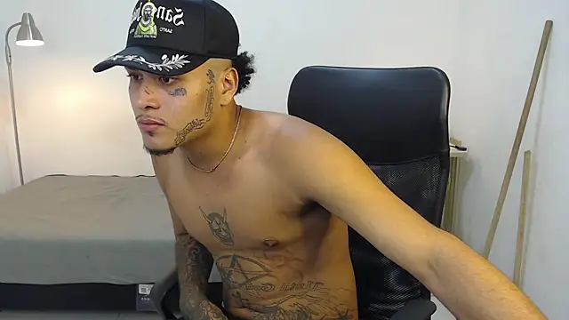 crow black00 online show from 09/18/25, 02:57