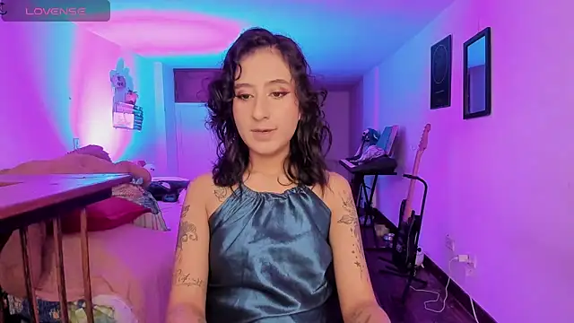 Snapshot of atenea_dragon__ chatting on 10/30/25, 07:36 atenea dragon online show from 10/30/25, 07:36