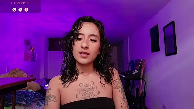 Snapshot of atenea_dragon__ chatting on 11/30/25, 08:46 atenea dragon online show from 11/30/25, 08:46