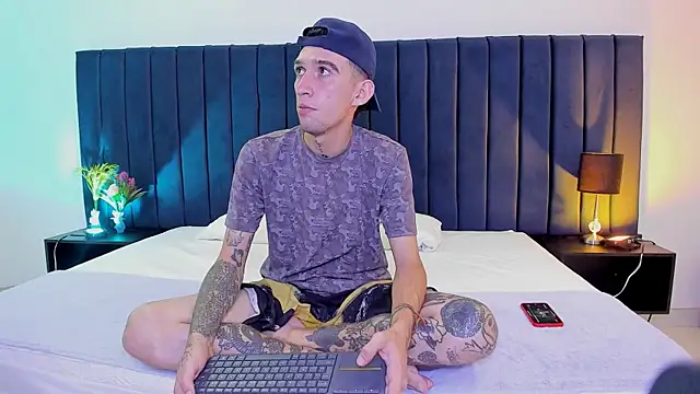 dominik thompson777 online show from 09/21/25, 04:03