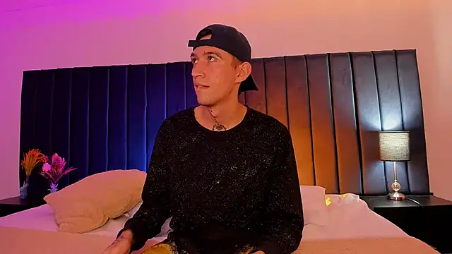 dominik thompson777 online show from 10/04/25, 03:26