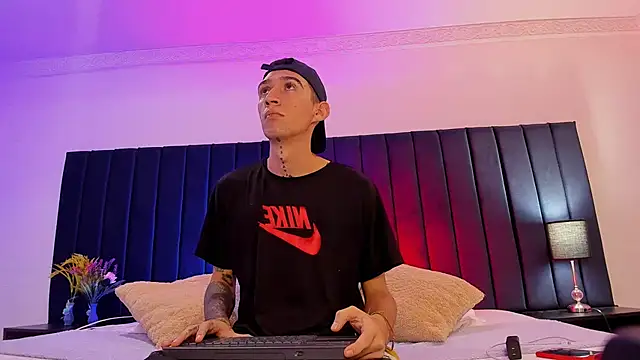 dominik thompson777 online show from 10/07/25, 03:25