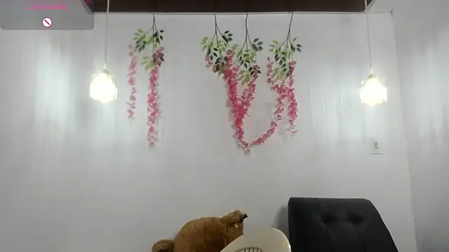 scarletbaker  online show from 05/18/26, 12:00