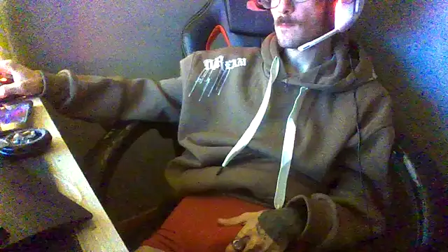 Dikklauss online show from 10/19/25, 10:32