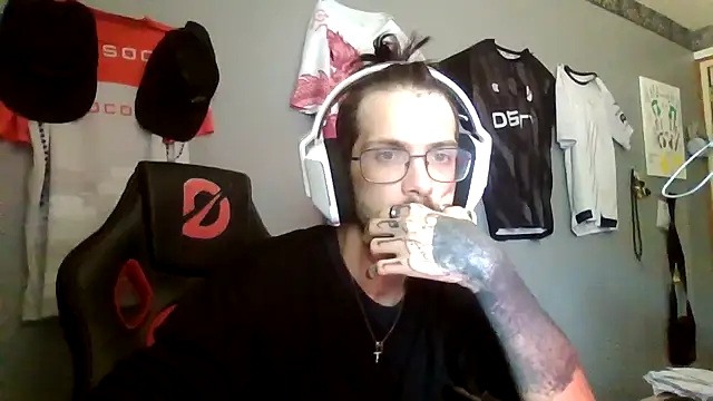 Dikklauss online show from 10/23/25, 11:53