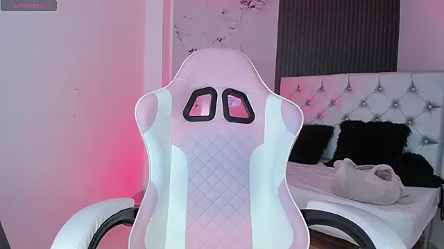 chloesagee online show from 10/29/25, 11:06