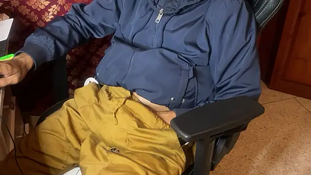 Snapshot of JUSTFORRICH chatting on 10/16/25, 09:49 JUSTFORRICH online show from 10/16/25, 09:49