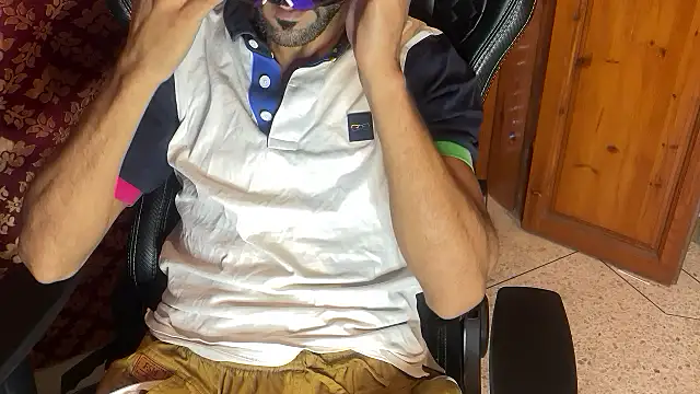 Snapshot of JUSTFORRICH chatting on 10/17/25, 10:29 JUSTFORRICH online show from 10/17/25, 10:29