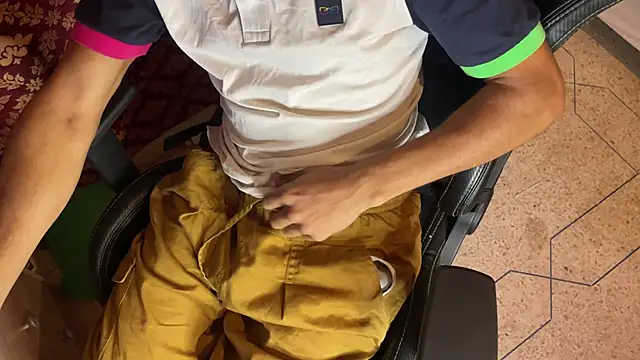 Snapshot of JUSTFORRICH chatting on 10/18/25, 01:45 JUSTFORRICH online show from 10/18/25, 01:45