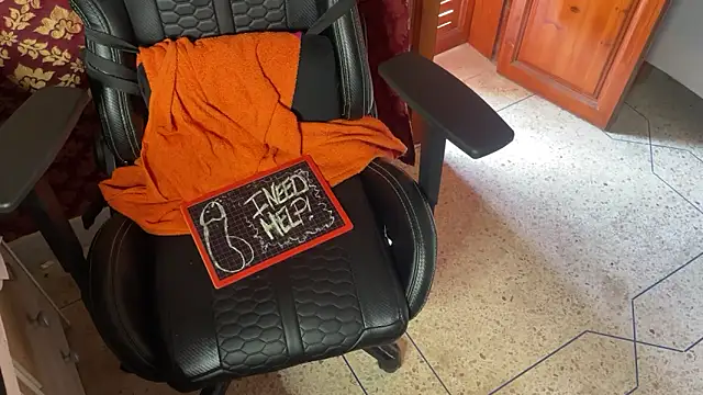 Snapshot of JUSTFORRICH chatting on 10/25/25, 02:02 JUSTFORRICH online show from 10/25/25, 02:02