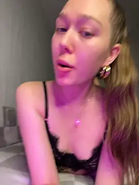 Molly Kisss online show from 06/11/26, 04:49