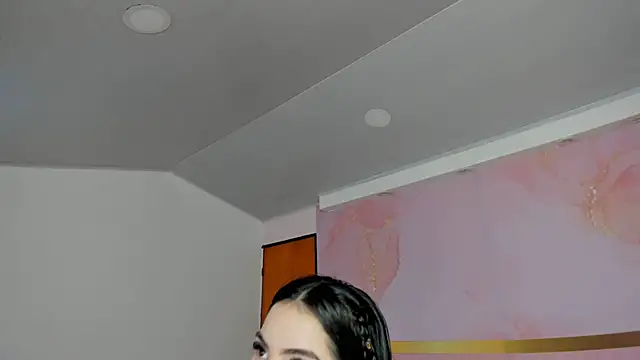 milk candy18 online show from 09/18/25, 12:18