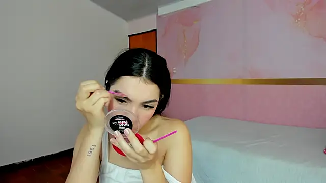 milk candy18 online show from 09/23/25, 12:30