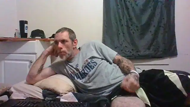 Snapshot of jarjar83 chatting on 11/14/25, 01:04 jarjar83 online show from 11/14/25, 01:04